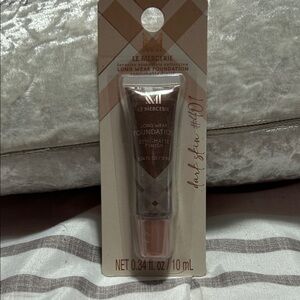 Semi-Matte Foundation - Dark Skin #401